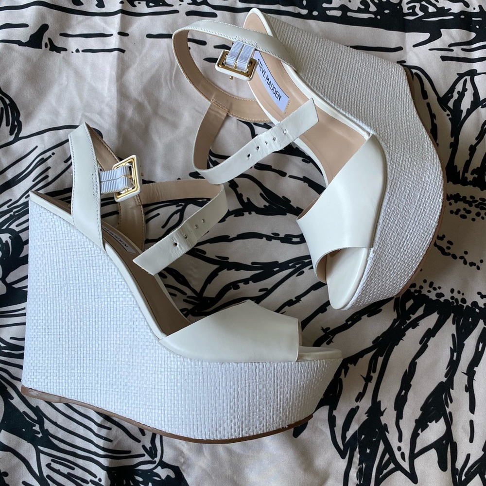New in Box Steve Madden Citrus Wedges size 8